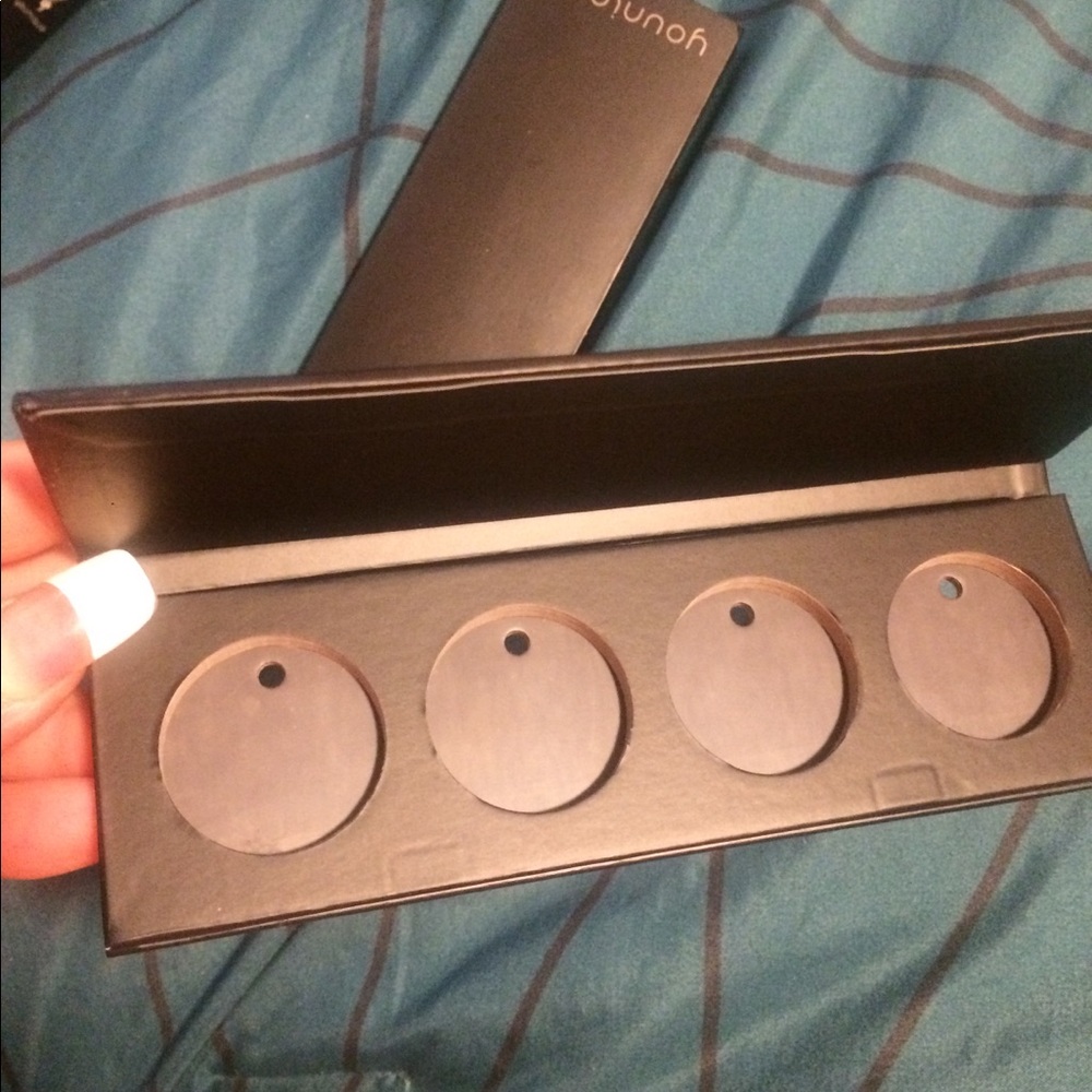 Younique Eye Shadow Pallette Empty 4 pods